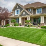 Neubau oder Sanierung - um diese Frage zu beantworten sollte man den Aufwand und die Kosten genau durchrechnen.